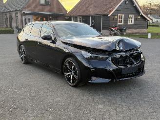 BMW i5 Touring EDRIVE40 / M-Sport / Pano / Leer picture 3