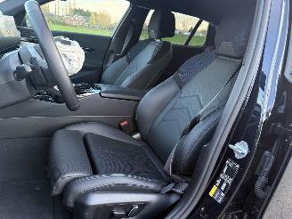 BMW i5 Touring EDRIVE40 / M-Sport / Pano / Leer picture 10