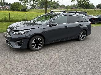 Vaurioauto  passenger cars Kia Ceed 1.6 GDI PHEV BUSINESS LINE / Automaat 2024/5