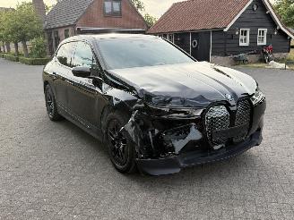 BMW iX xDrive40 picture 3
