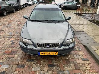 krockskadad bil auto Volvo V-70 2.4 T GEARTRONIC 2000/9