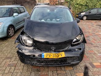 Vaurioauto  passenger cars Smart Forfour  2017/10
