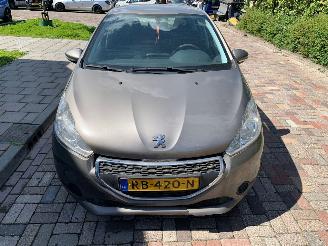uszkodzony samochody osobowe Peugeot 208 1.2 VTI 2014/11