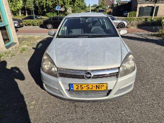 damaged passenger cars Opel Astra 1.6 EDITION 2006/1
