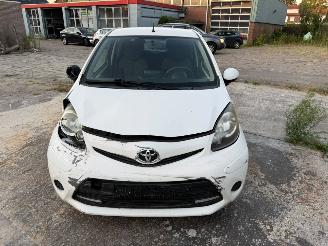 krockskadad bil auto Toyota Aygo 1.0 VVT-i 2013/8