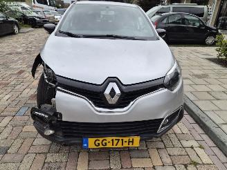 damaged passenger cars Renault Captur  2015/5