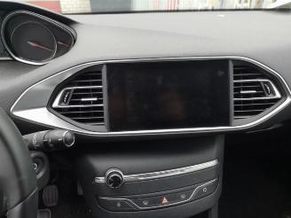 Peugeot 308 308 (L3/L8/LB/LH/LP), Hatchback 5-drs, 2013 / 2021 1.5 BlueHDi 130 picture 9