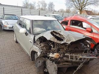 Vrakbiler auto Mini Cooper Mini (F55), Hatchback 5-drs, 2013 1.5 12V Cooper 2016/6