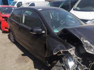 Coche siniestrado Volkswagen Polo Polo IV (9N1/2/3), Hatchback, 2001 / 2012 1.4 16V 2009