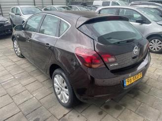 Opel Astra Astra J (PC6/PD6/PE6/PF6), Hatchback 5-drs, 2009 / 2015 1.4 Turbo 16V picture 2