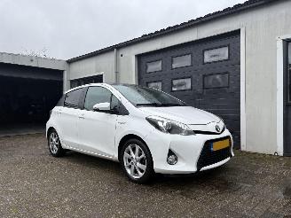 Damaged car Toyota Yaris 1.5 Full Hybrid Dynamic 2013/7
