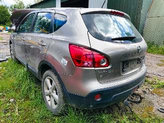damaged passenger cars Nissan Qashqai Nissan Qashqai 1.6 Acenta 2009/1