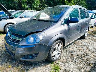 uszkodzony samochody osobowe Opel Zafira Opel Zafira 1.8 Cosmo 2011/1