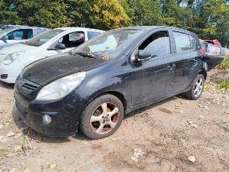 Damaged car Hyundai I-20 Hyundai i20 1.25 i-Drive 2012/1