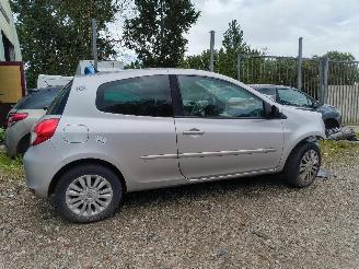Coche accidentado Renault Clio Clio 1.2 Collection 2010/1