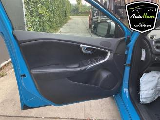 Volvo V-40 V40 (MV), Hatchback 5-drs, 2012 / 2019 1.6 T3 GTDi 16V picture 15