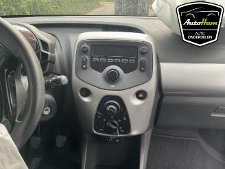 Peugeot 108 108, Hatchback, 2014 1.0 12V picture 20