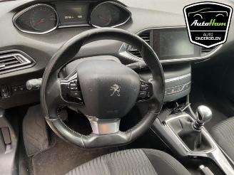 Peugeot 308 308 SW (L4/L9/LC/LJ/LR), Combi 5-drs, 2014 / 2021 1.2 12V e-THP PureTech 130 picture 23