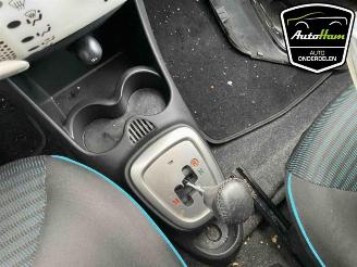 Peugeot 107 107, Hatchback, 2005 / 2014 1.0 12V picture 15