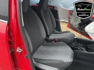 Peugeot 108 108, Hatchback, 2014 1.0 12V VVT-i picture 23
