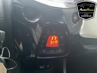 Peugeot 108 108, Hatchback, 2014 1.0 12V VVT-i picture 27