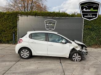 Autoverwertung Peugeot 208 208 I (CA/CC/CK/CL), Hatchback, 2012 / 2019 1.0 Vti 12V PureTech 2013/10