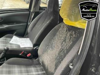 Peugeot 108 108, Hatchback, 2014 1.0 12V VVT-i picture 16