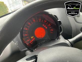 Peugeot 108 108, Hatchback, 2014 1.0 12V VVT-i picture 23