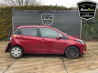 Coche siniestrado Toyota Yaris Yaris III (P13), Hatchback, 2010 / 2020 1.5 16V Hybrid 2018/8