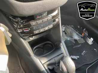 Peugeot 208 208 I (CA/CC/CK/CL), Hatchback, 2012 / 2019 1.4 16V picture 21