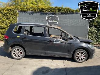 Vrakbiler auto Volkswagen Touran Touran (5T1), MPV, 2015 1.6 TDI SCR BlueMotion Technology 2017/6