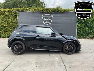 Vrakbiler auto Mini Mini Mini (F65/F66), Hatchback, 2024 1.5 12V Cooper C 3-Drs. 2024/5