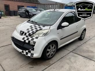 Peugeot 107 107, Hatchback, 2005 / 2014 1.0 12V picture 4