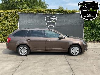 Vrakbiler auto Skoda Octavia Octavia Combi (5EAC), Combi 5-drs, 2012 / 2020 1.0 TSI 12V 2017/8