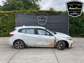 Vrakbiler auto BMW 1-serie 1 serie (F40), Hatchback, 2019 118i 1.5 TwinPower 12V 2021/6