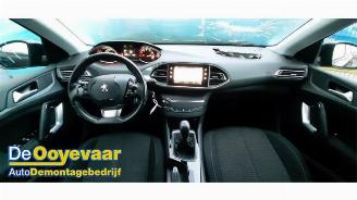 Peugeot 308 308 (L3/L8/LB/LH/LP), Hatchback 5-drs, 2013 / 2021 1.2 12V e-THP PureTech 110 picture 2