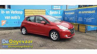 Coche siniestrado Peugeot 208 208 I (CA/CC/CK/CL), Hatchback, 2012 / 2019 1.2 Vti 12V PureTech 82 2014/2