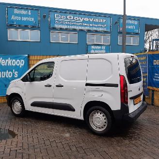 Toyota ProAce PROACE CITY 1.5 D-4D Live picture 3