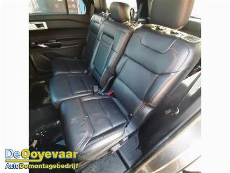 Ford Explorer  picture 7