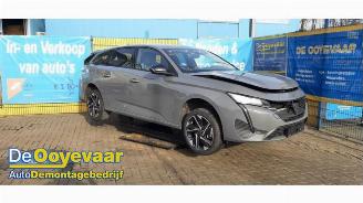 Salvage car Peugeot 308 308 SW (F4/FC/FN/FR), Combi 5-drs, 2021 1.6 16V HYbrid 180 e-EAT8 2023/11