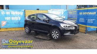 Vrakbiler auto Renault Clio Clio V (RJAB), Hatchback 5-drs, 2019 1.0 TCe 90 12V 2023/4