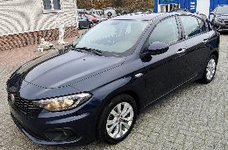 krockskadad bil auto Fiat Tipo Fiat Tipo Lounge 2017/9