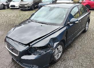 Damaged car Volvo S-40 Volvo S40 Lim. 1.6 D Drive Momentum 2010/3