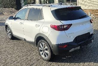 Kia Stonic Kia Stonic Edition 7  lichte rijdende schade ! picture 3