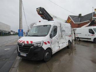 krockskadad bil bedrijf Renault Master HOOGTEWERKER 2022/2