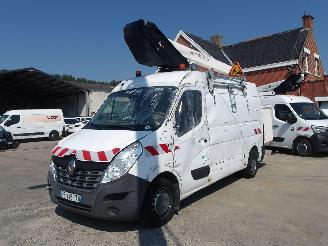 Vrakbiler auto Renault Master HOOGTEWERKER 2019/3