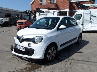 Vaurioauto  passenger cars Renault Twingo  2017/5
