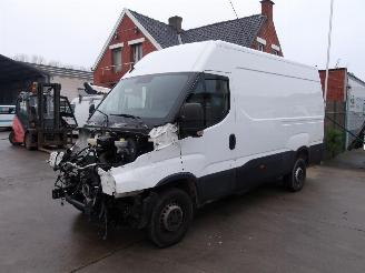 krockskadad bil bedrijf Iveco Daily 35 S16 2023/2