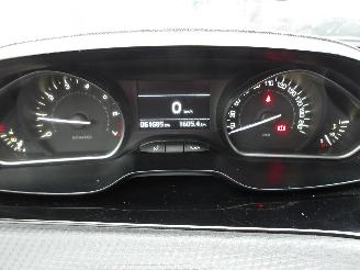 Peugeot 208 1.2 PURE TECH picture 15