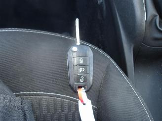 Peugeot 208  picture 21